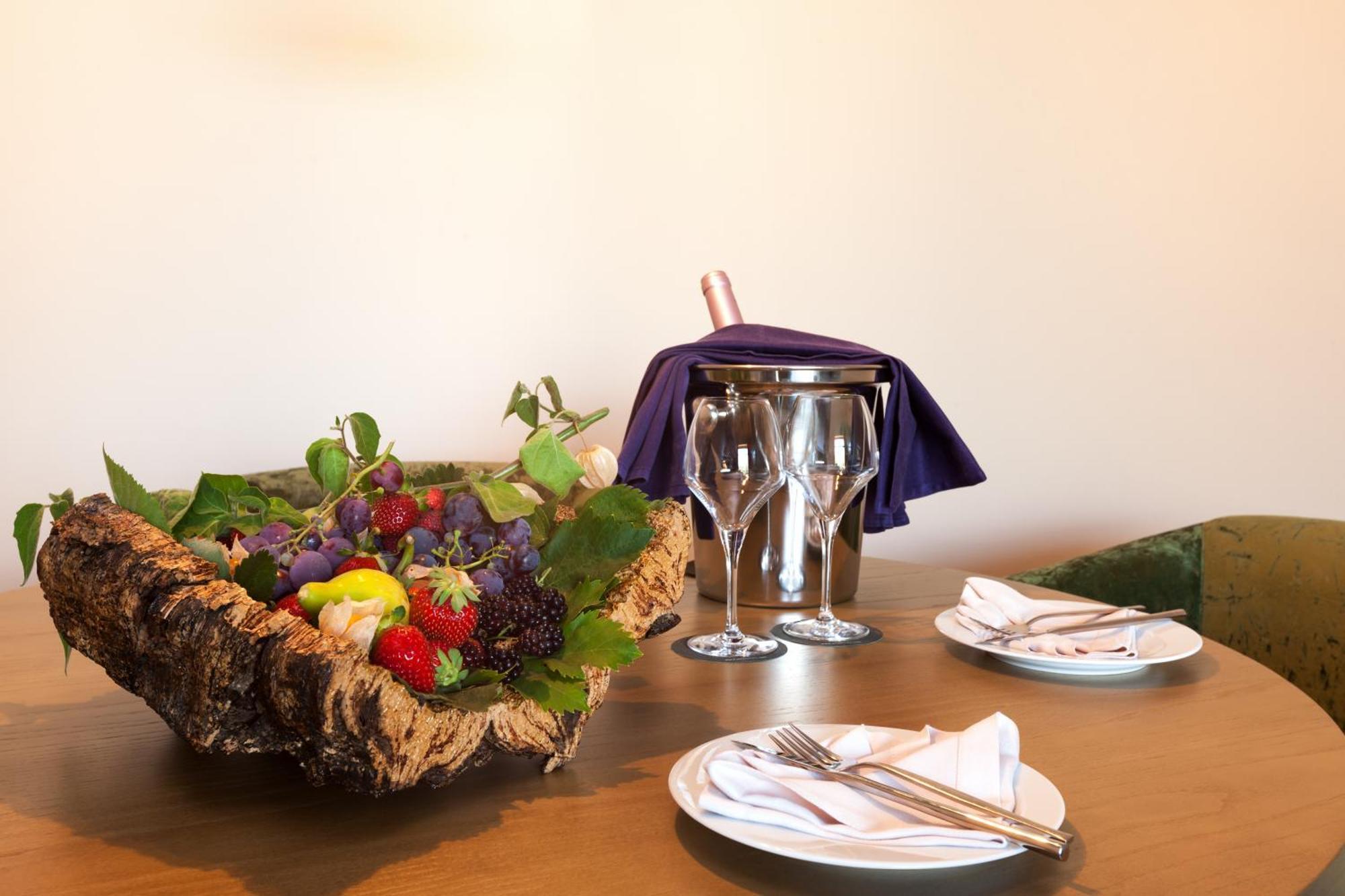 Twin Room with River View,1442767141:JPEG